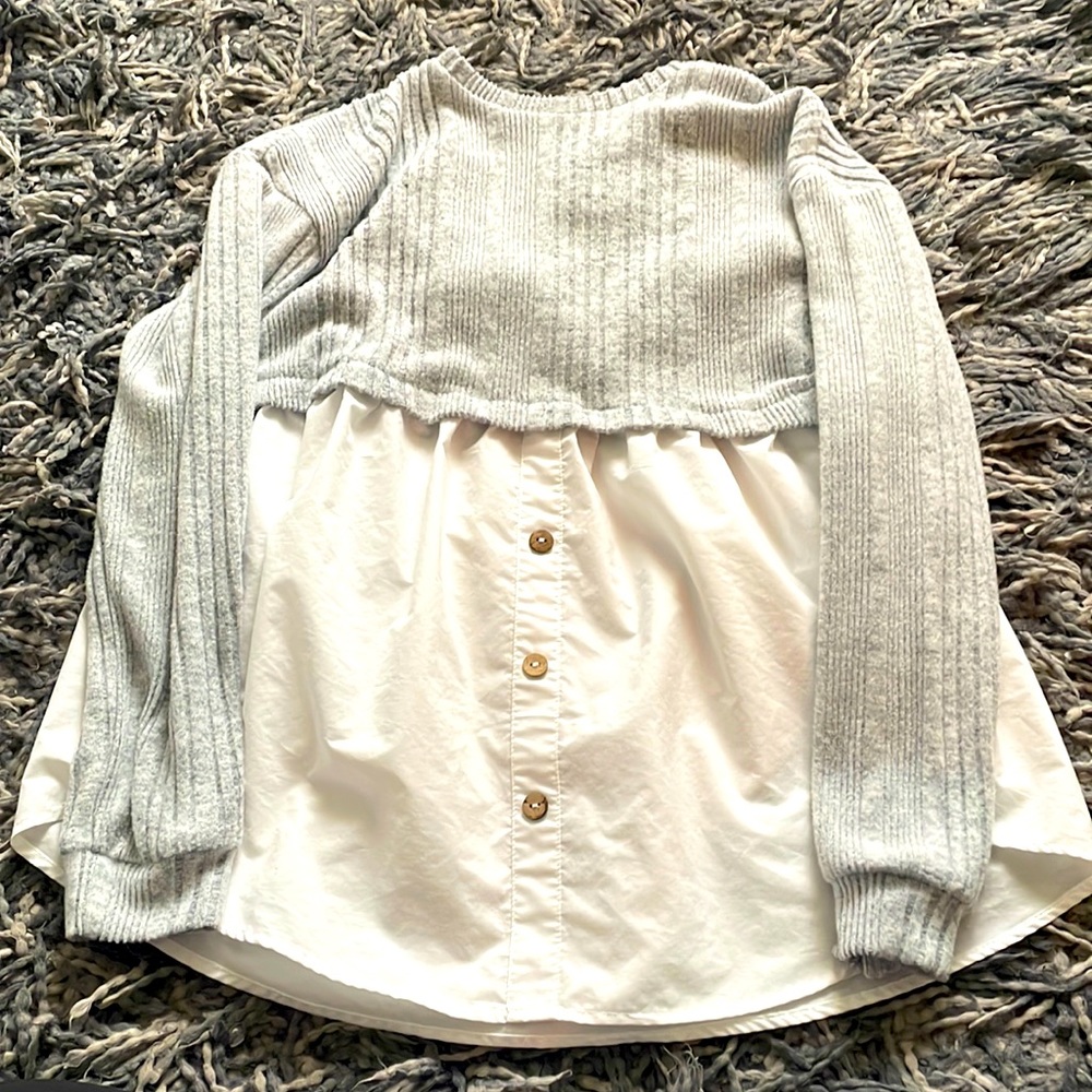 Maternity shirt, never worn as it arrived to late into spring, nice and soft.